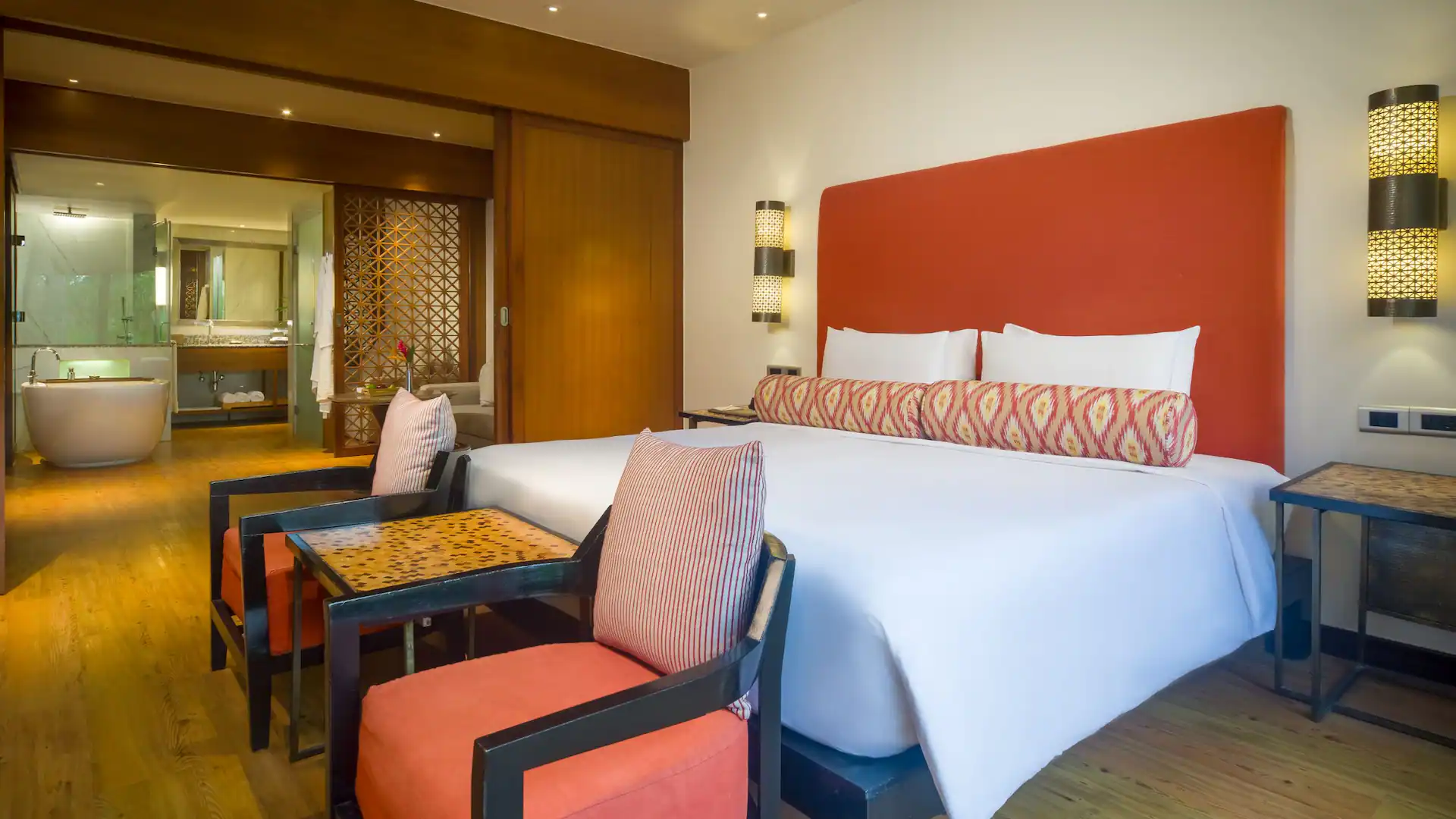 1 King Bed Room with Balcony photo 1