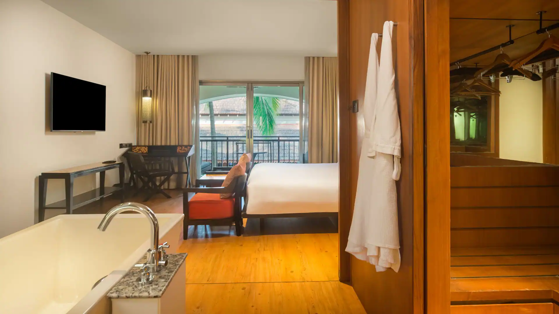 1 King Bed Room with Balcony photo 2