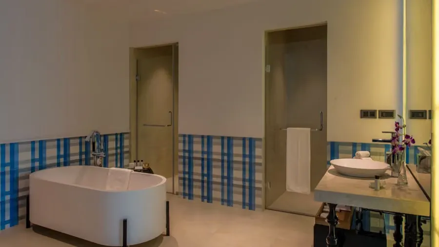 Premier Balcony Room King photo 5