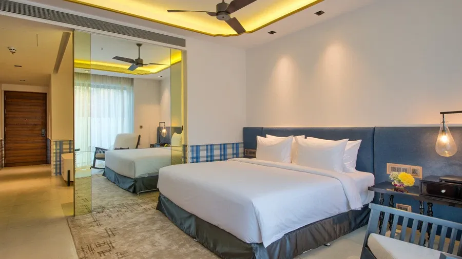 Premier Balcony Room King photo 7