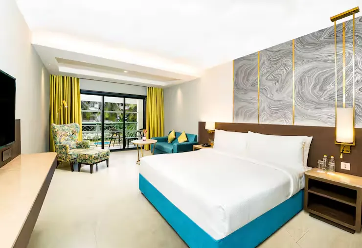 Premium King Poolview Room photo 2