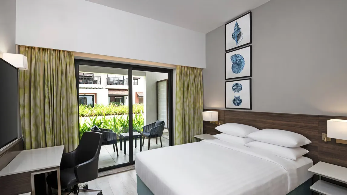 Premium Patio, Guest room, 1 Queen, Garden view photo 1