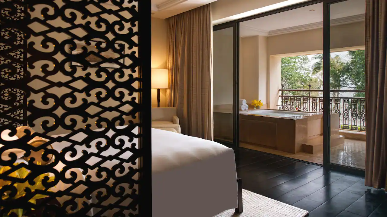 Grand Executive Suite With Living Room and Balcony photo 2