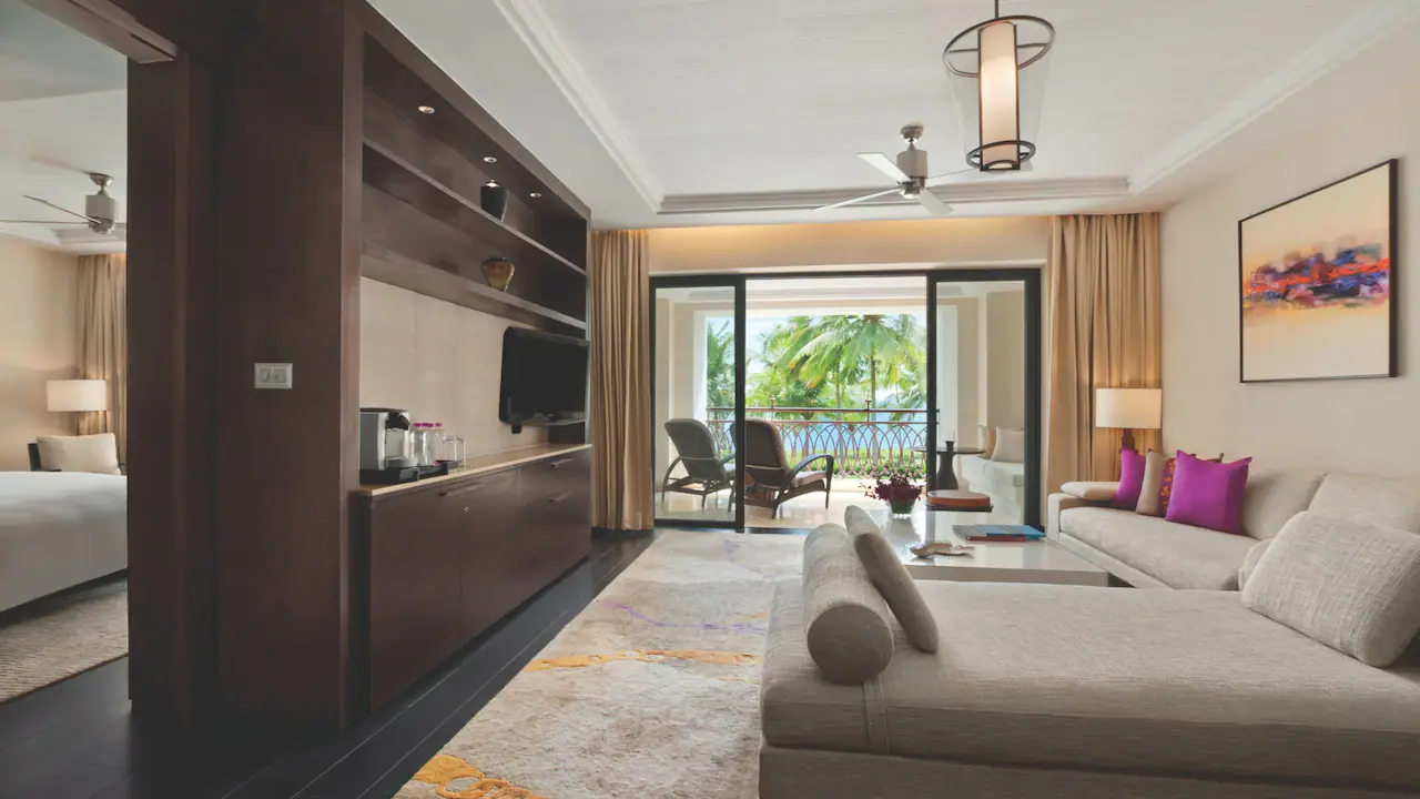 Grand Suite With Living Room and Balcony photo 5