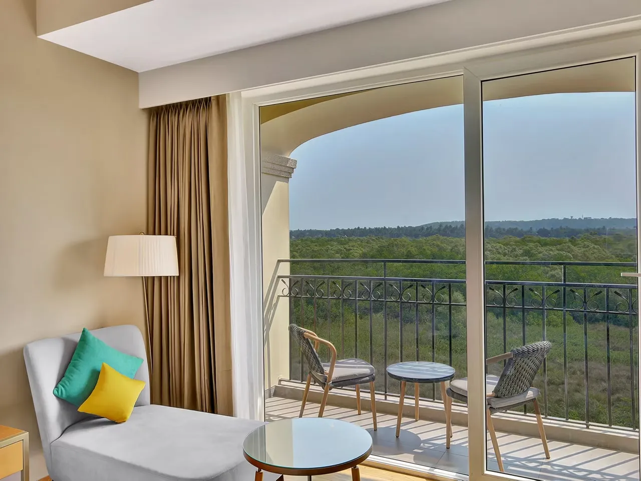 1 King Premium Balcony Room photo 3