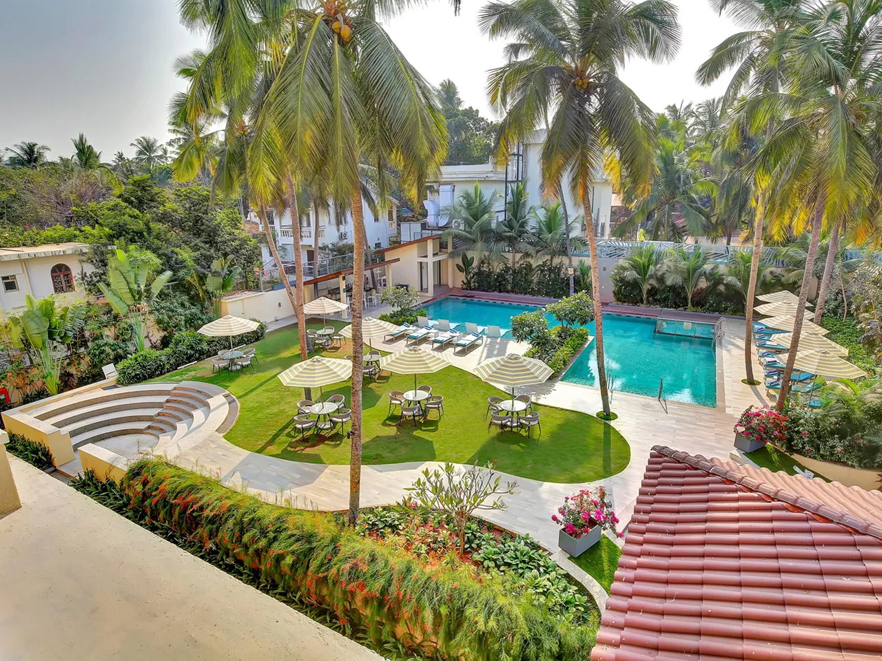 1 King Standard Pool View Balcony Room photo 4
