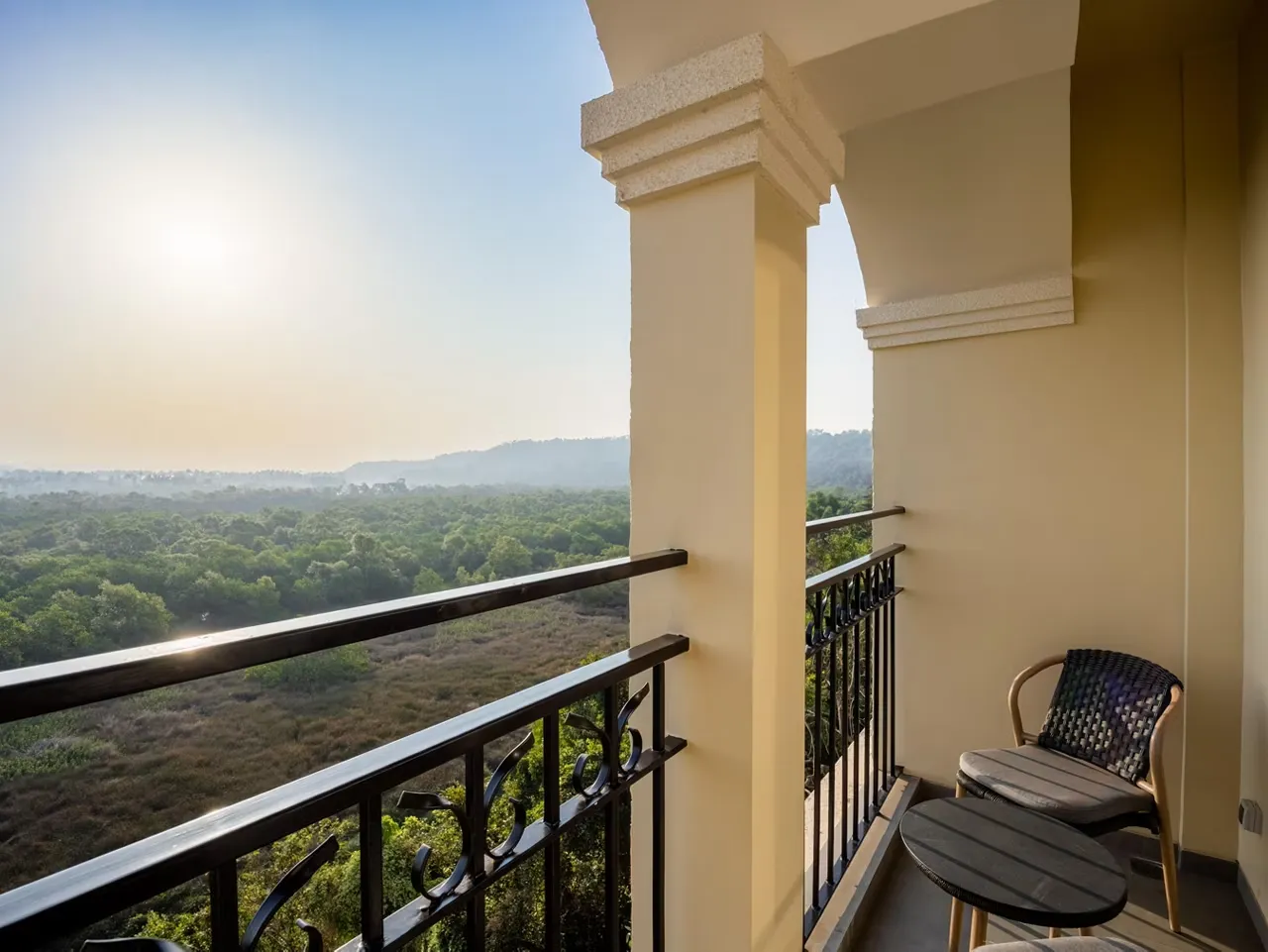 1 King Standard Sunrise View Balcony Room photo 4
