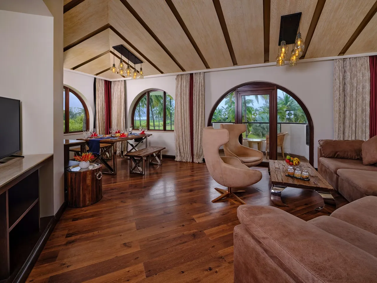 1 King Suite photo 2