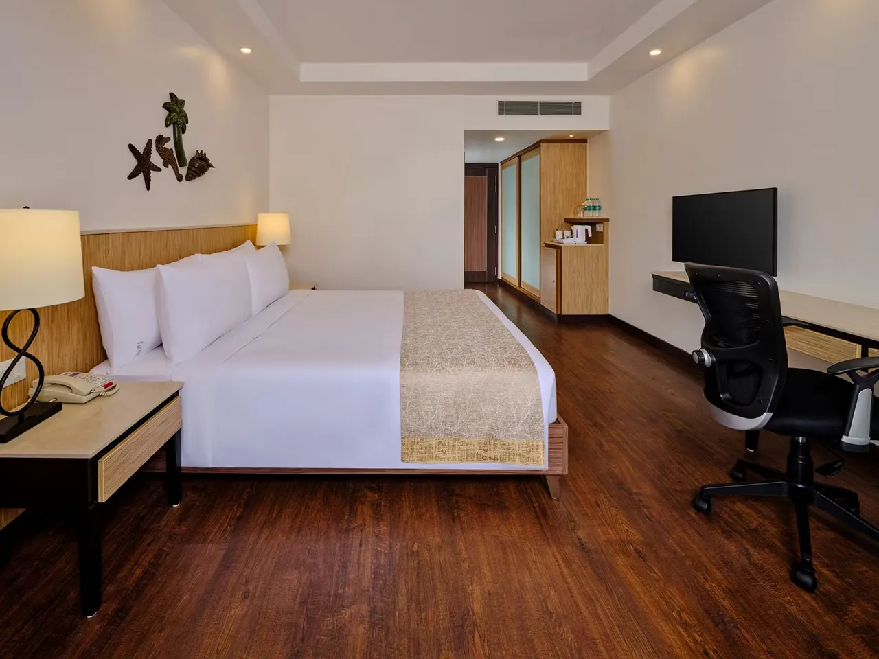 1 King Standard Pool View Room photo 3