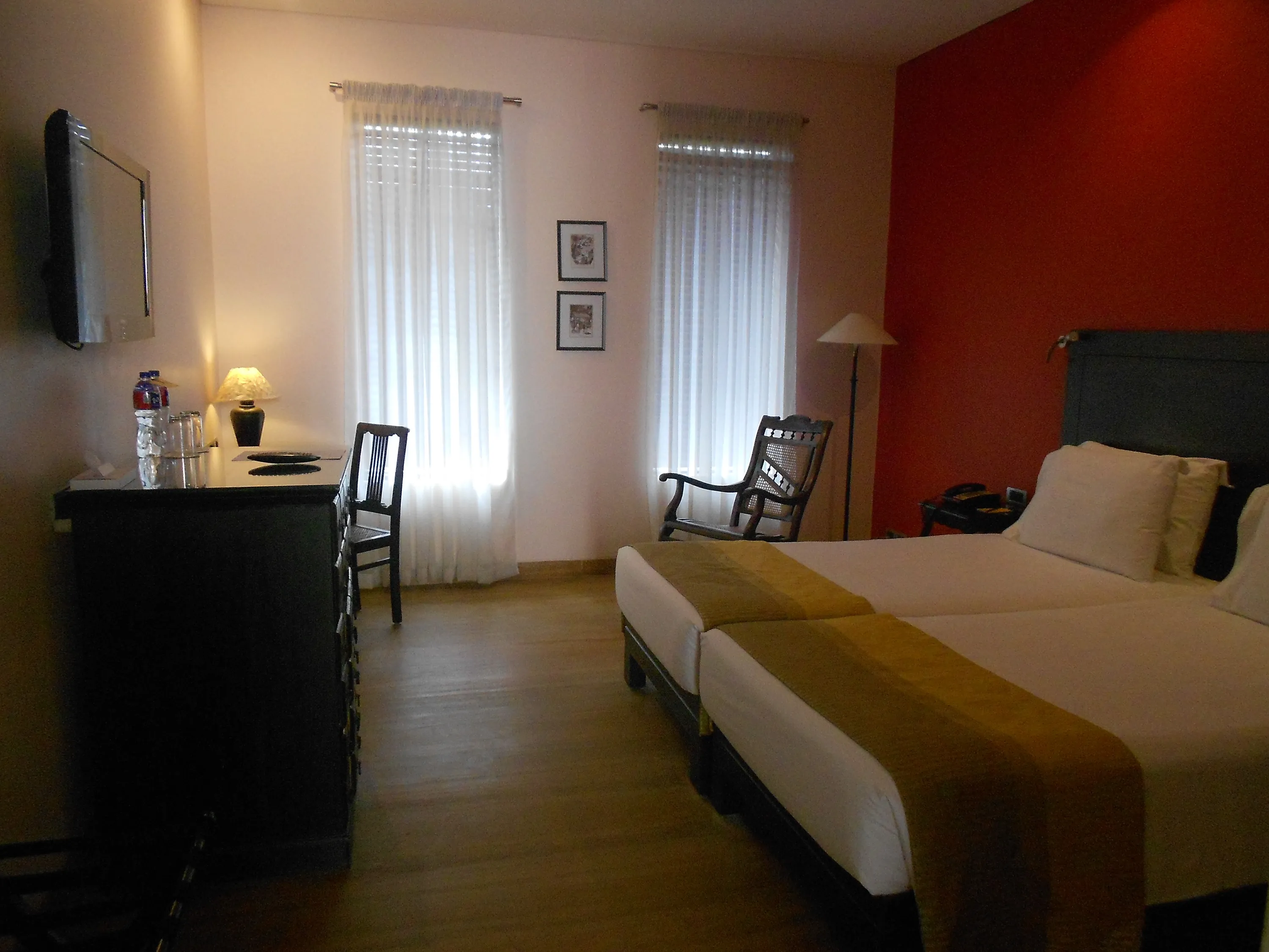 Courtyard Room Twin Bed with Bathtub photo 2