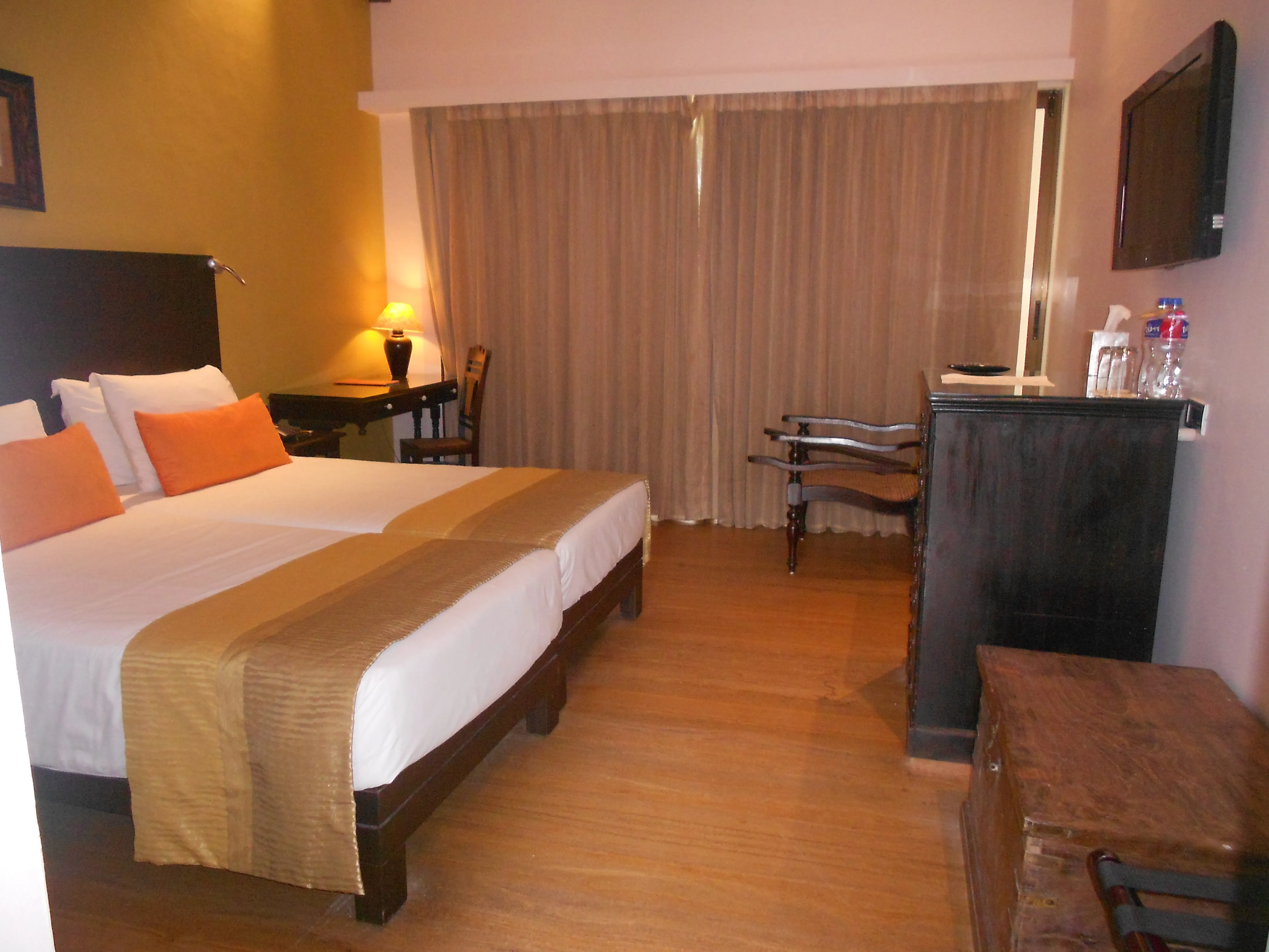 Deluxe Room - Twin Bed with Balcony & Bathtub photo 1