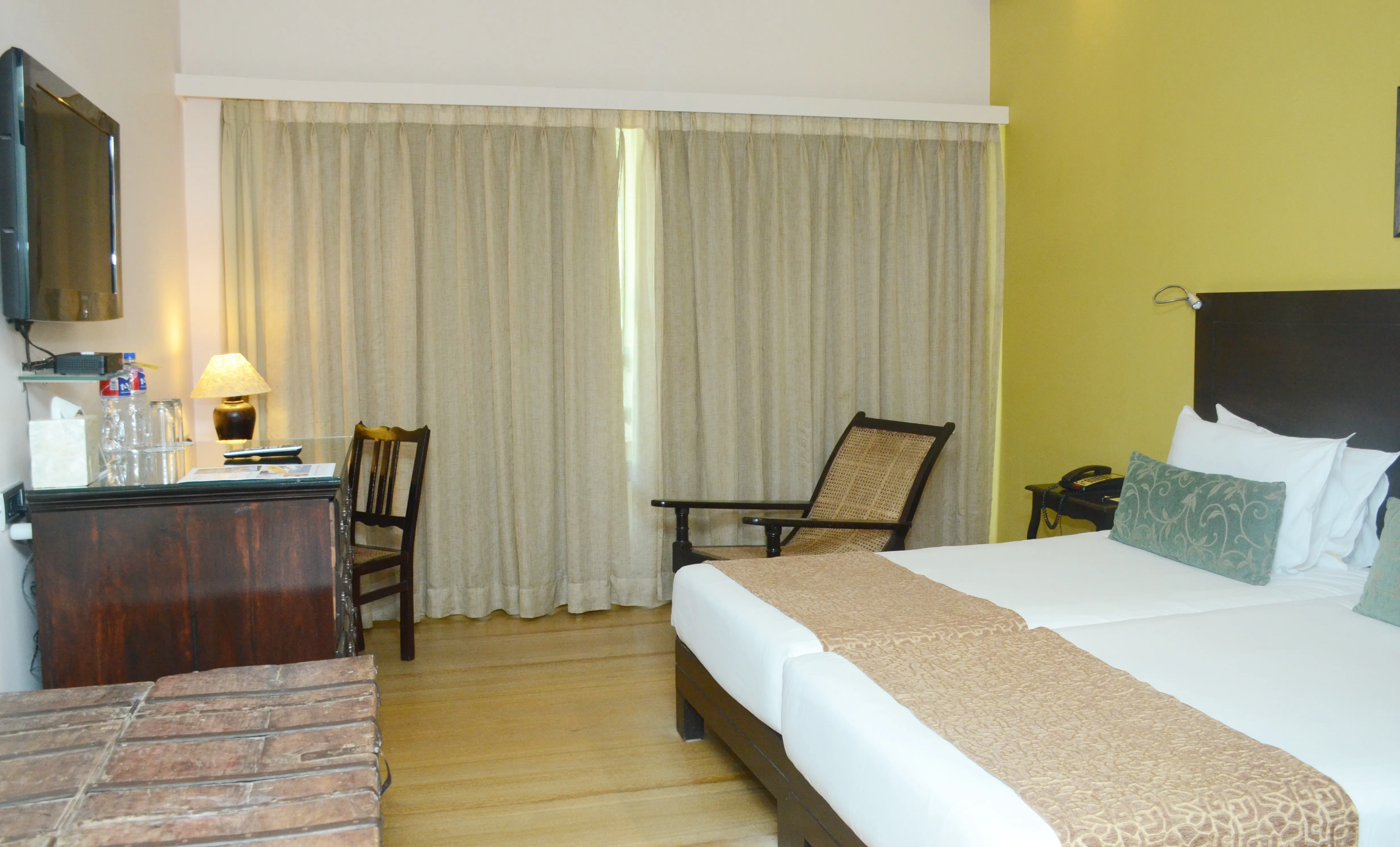 Deluxe Room - Twin Bed with Balcony & Bathtub photo 2