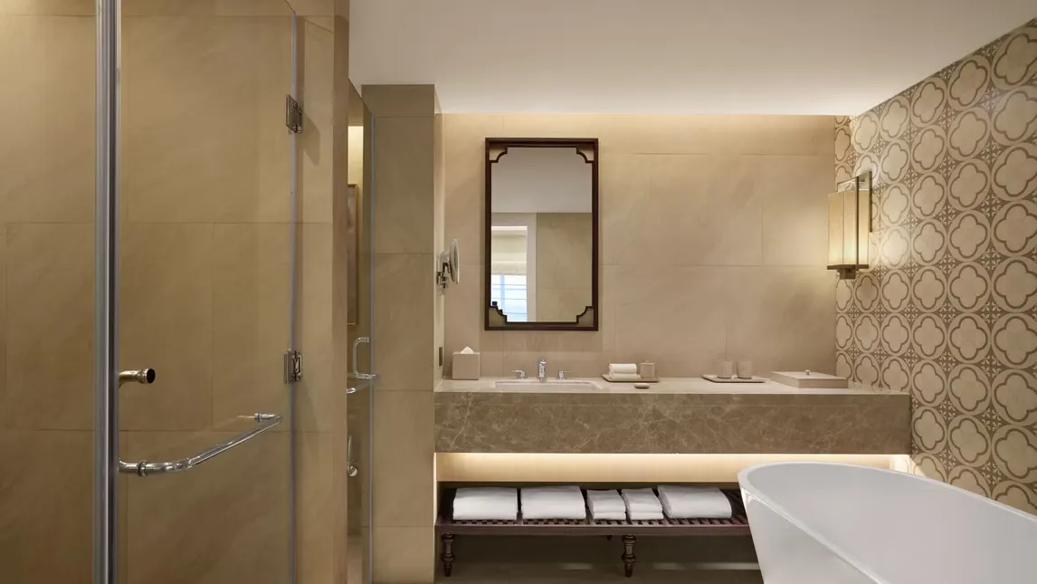 Executive Suite, King photo 3