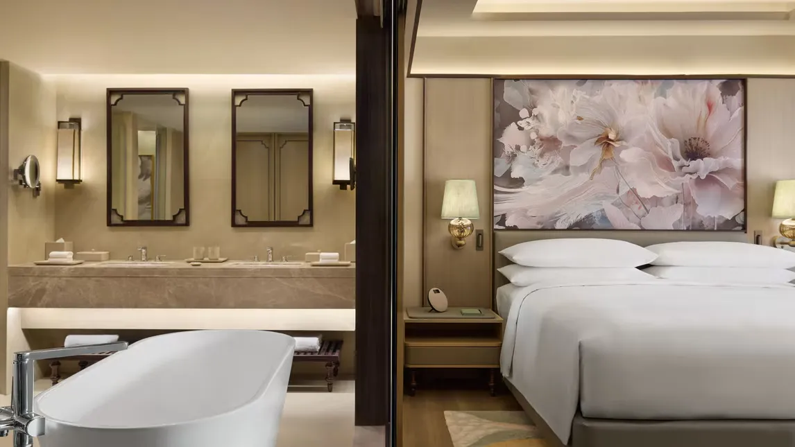 Family Suite, Bedroom 1: 1 King, Bedroom 2: 1 Twin, Garden view photo 2