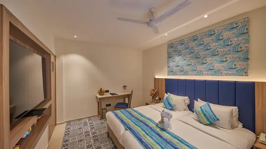 Club Room with Pool/Garden View Balcony photo 5