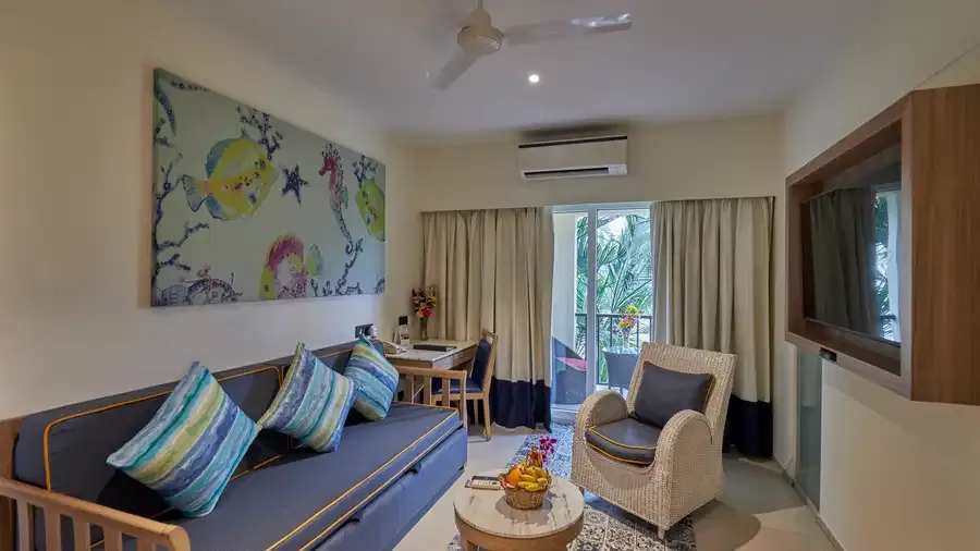 Luxury Suite with Pool/Garden View Balcony photo 6